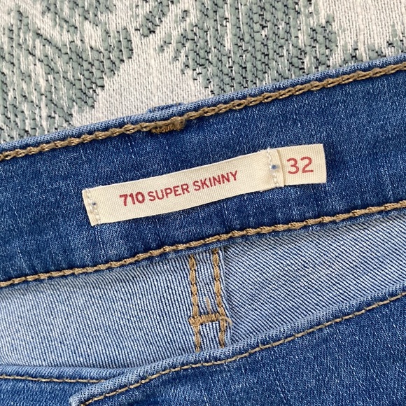 LEVI 710 super skinny jean shorts - Picture 7 of 9